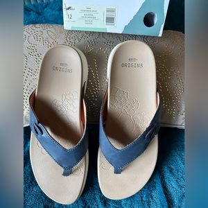 Earth Origins NIB Flip Flops